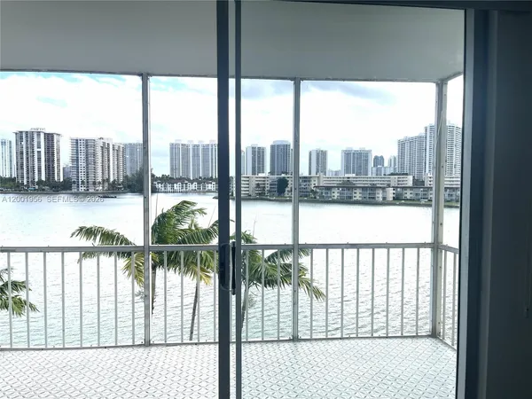 $1,750 | 2861 Leonard Drive, Unit F505, Aventura, FL 33160