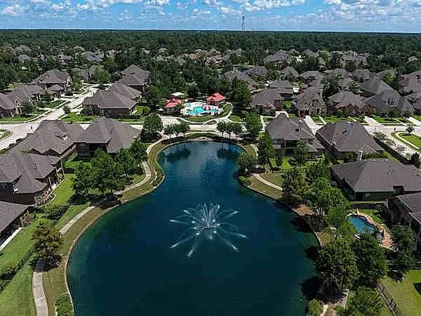 $570,000 | 2711 King Point View Lane, Spring, TX 77388