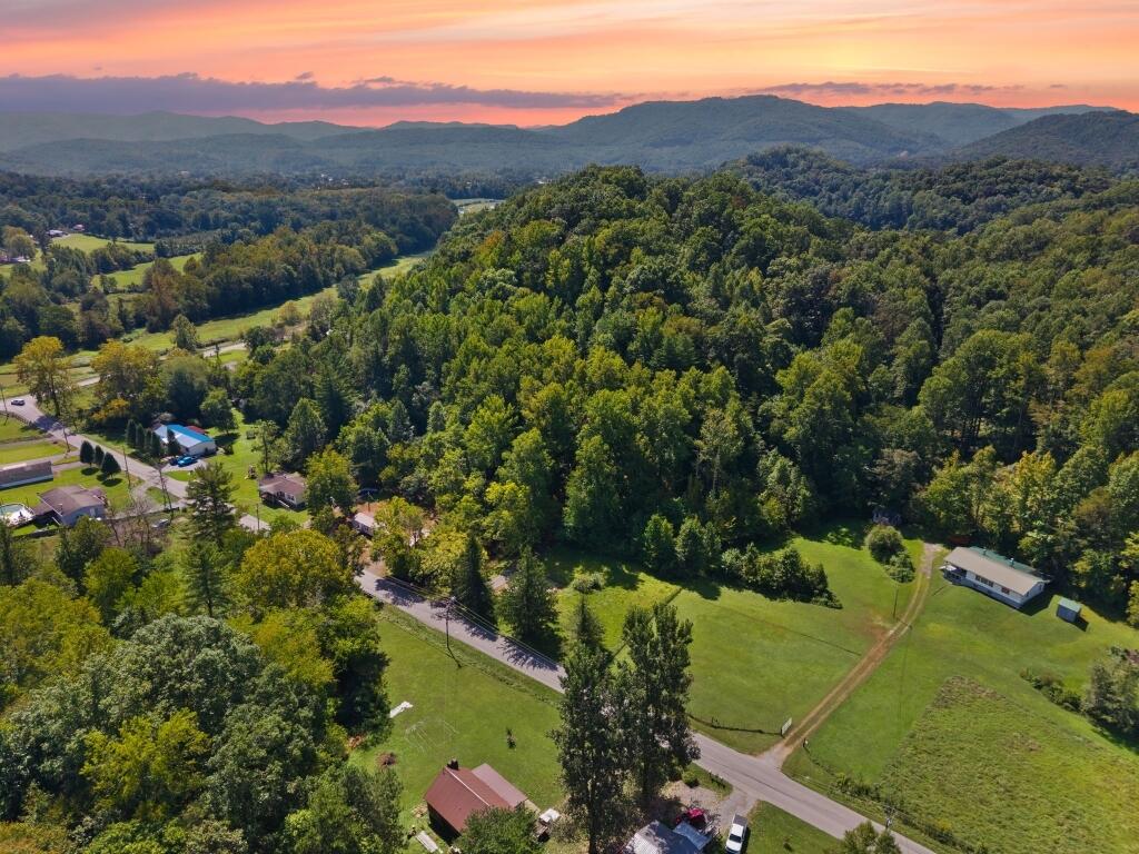 141 Lick Fork Road Middlesboro, KY 40965 - Photo 7 of 11 07-Photo 7