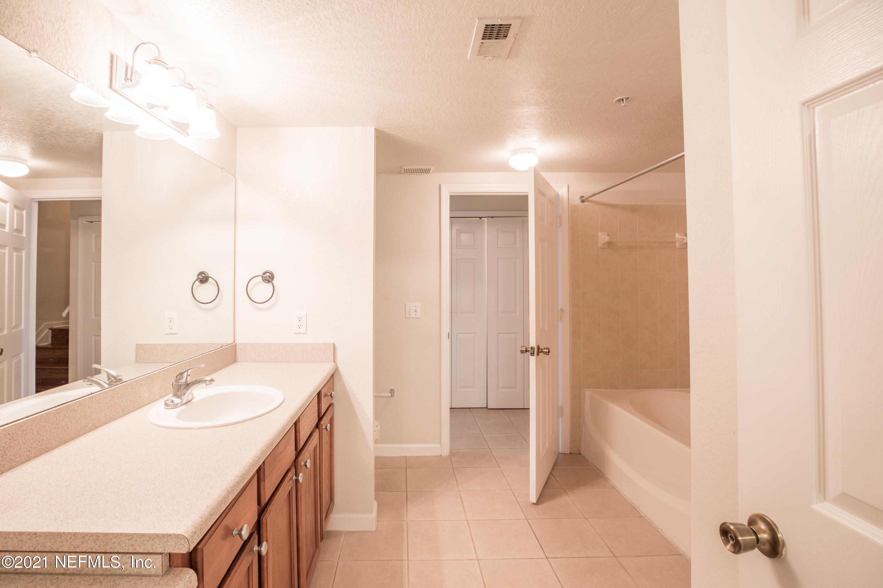 8550 Touchton Road, Unit 1234 Jacksonville, FL 32216 - Photo 18 of 25 TouchtonUnt1234-16