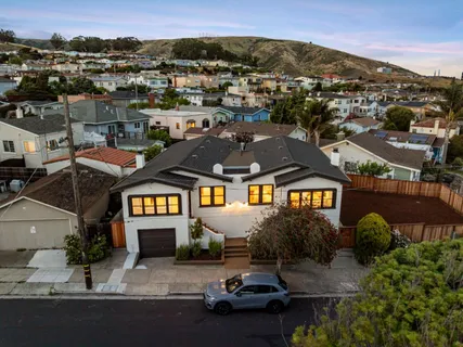 a view of a backyard of the house