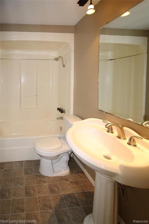 2939 Meadowbrook Drive Rochester Hills, MI 48309 - Photo 20 of 29