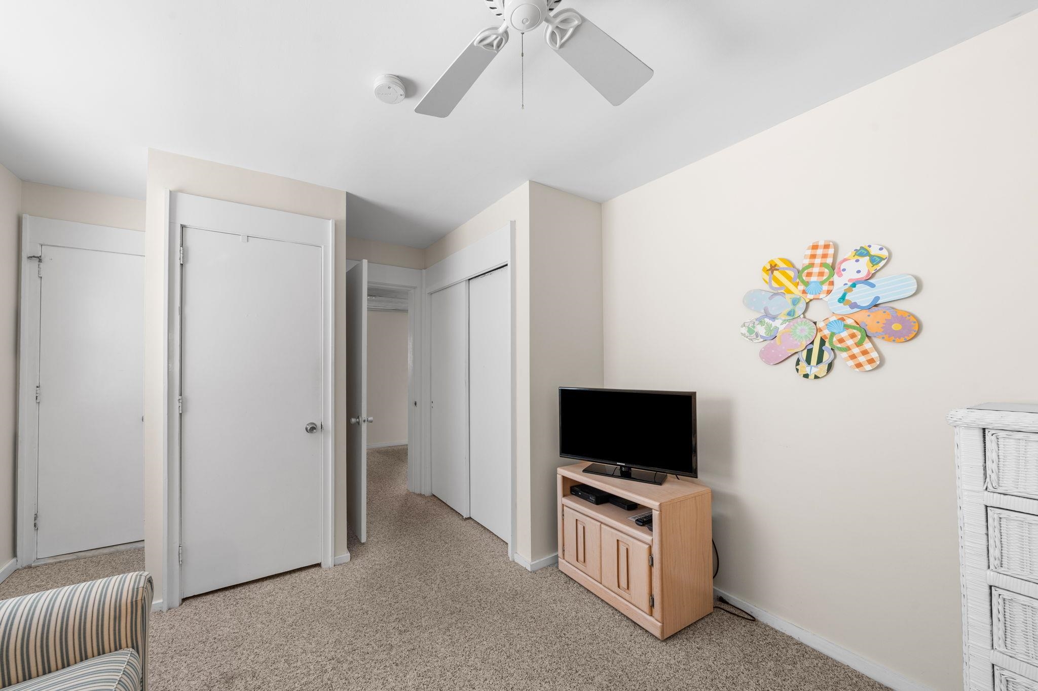 45 19th Street Avalon, NJ 08202 - Photo 21 of 50 a living room with furniture and a flat screen tv