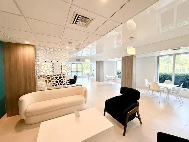 a view of yard with tree