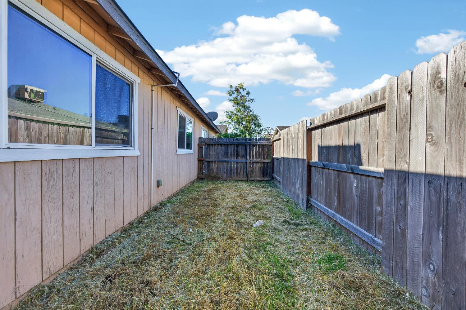 9531 Bancroft Way Stockton, CA 95209 - Photo 7 of 31
