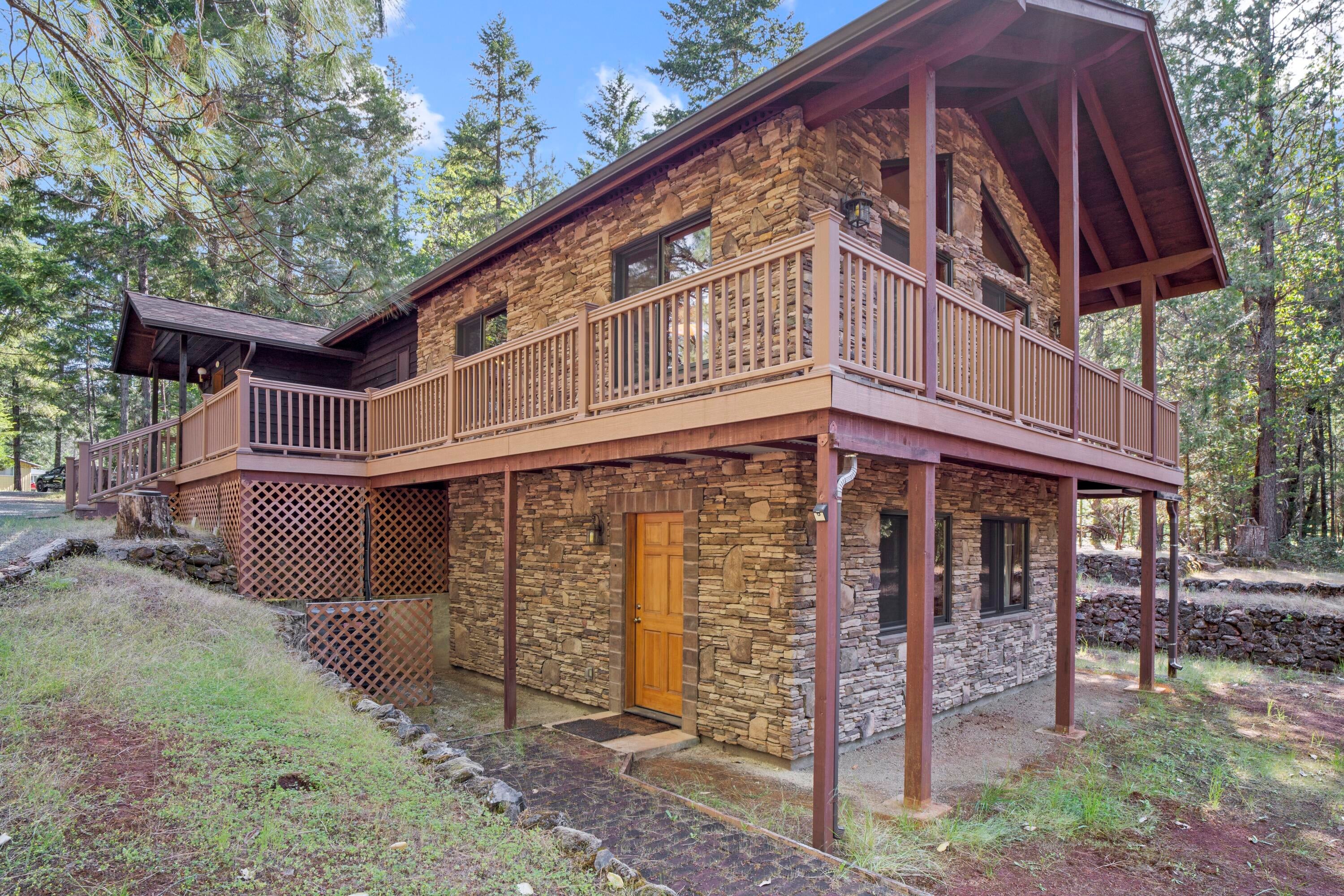 2021 Queens Branch Road Rogue River, OR 97537 - Photo 23 of 37 Exterior