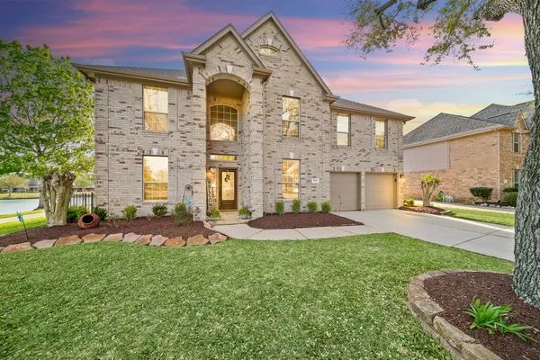 $469,900 | 3801 Somerville Lake Court, Pearland, TX 77581