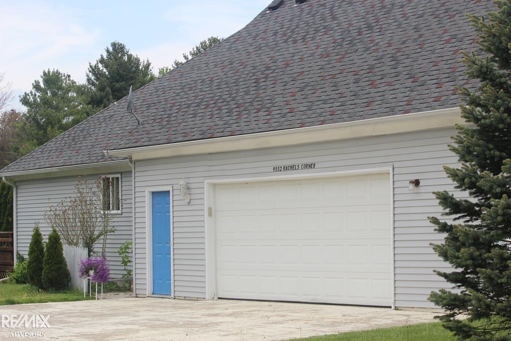 9552 Rachel Road Algonac, MI 48001 - Photo 5 of 24 31380595-6.JPG