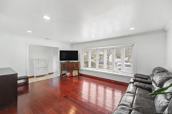 $1,180,000 | 262-27 57th Avenue | Little Neck