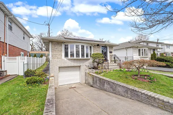 $1,180,000 | 262-27 57th Avenue | Little Neck