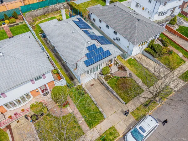 $1,180,000 | 262-27 57th Avenue | Little Neck
