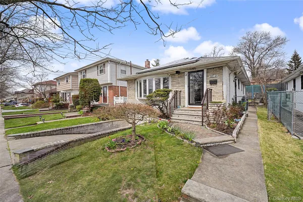 $1,180,000 | 262-27 57th Avenue | Little Neck