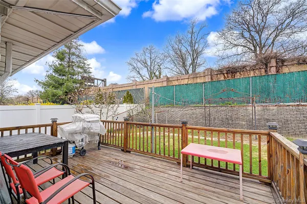 $1,180,000 | 262-27 57th Avenue | Little Neck