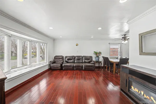 $1,180,000 | 262-27 57th Avenue | Little Neck