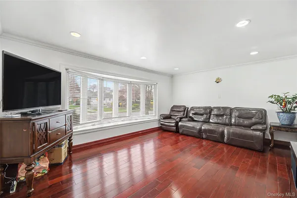 $1,180,000 | 262-27 57th Avenue | Little Neck