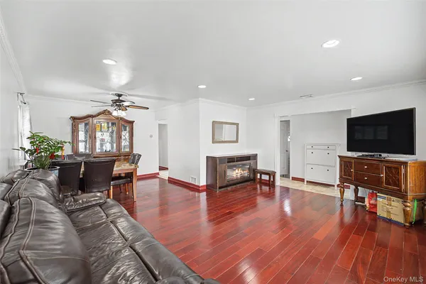 $1,180,000 | 262-27 57th Avenue | Little Neck