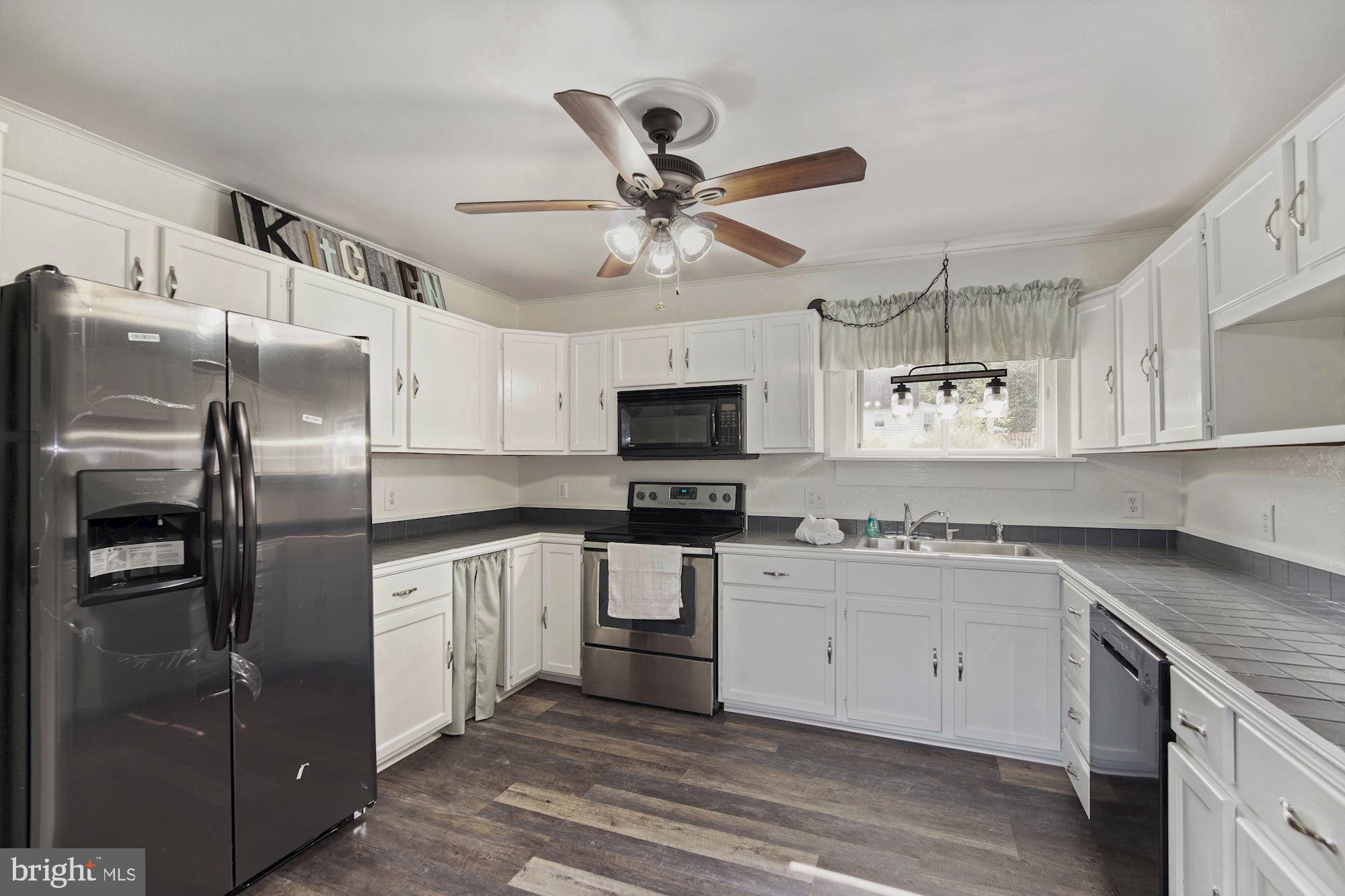 45 Knob Hill Road Elkton, MD 21921 - Photo 8 of 42 Kitchen with new appliances