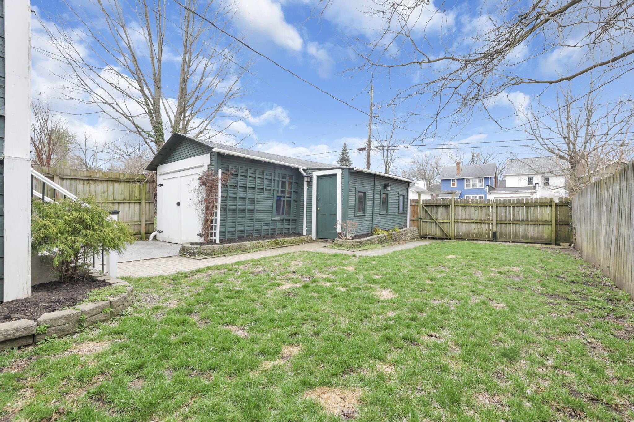99 East Pacemont Road Columbus, OH 43202 - Photo 41 of 57 Yard & garage