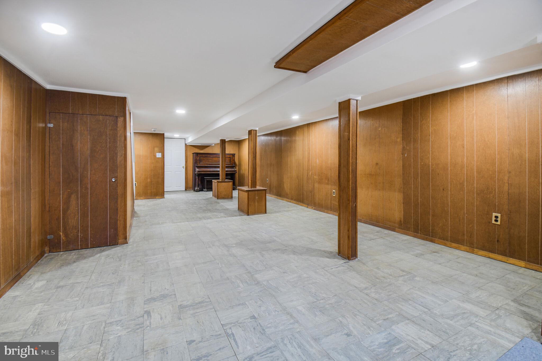 636 5th Street Northeast Washington, DC 20002 - Photo 15 of 16 a view of a livingroom with a garage