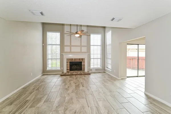 $2,600 | 2017 Spinnaker Drive, League City, TX 77573