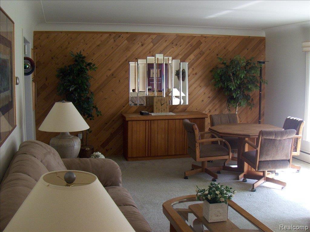 4098 Edmore Road Waterford, MI 48329 - Photo 8 of 17 Living room