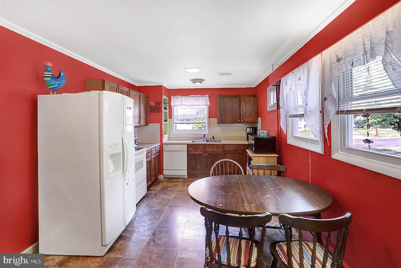 4819 Delbrook Road Mechanicsburg, PA 17050 - Photo 5 of 19 Gallery Image 5