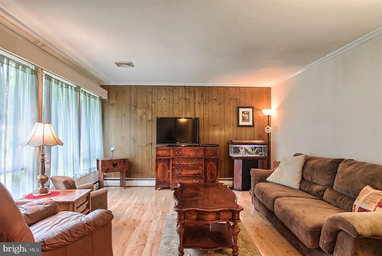 4819 Delbrook Road Mechanicsburg, PA 17050 - Photo 6 of 19 Gallery Image 6