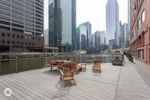 $3,300 | 345 North Canal Street, Unit 402, Chicago, IL 60606