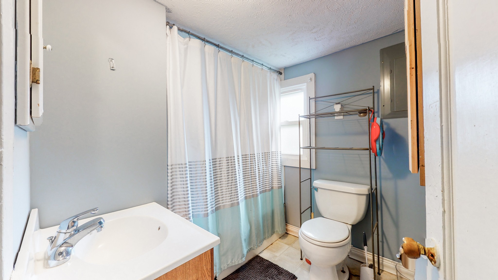 2977 Old Stewart Road Tennessee Ridge, TN 37178 - Photo 14 of 40 a bathroom with a sink toilet and shower