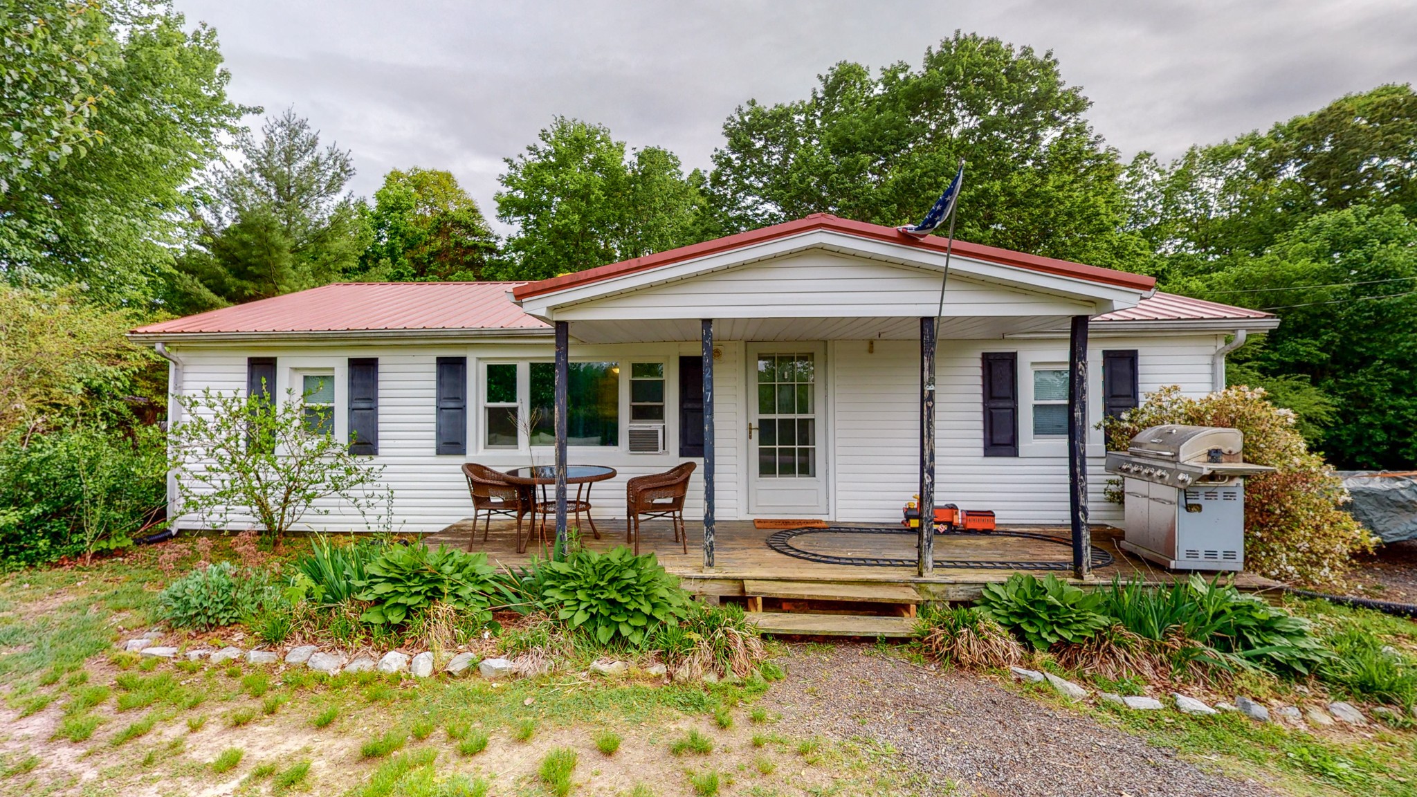 2977 Old Stewart Road Tennessee Ridge, TN 37178 - Photo 5 of 40 a front view of a house with garden