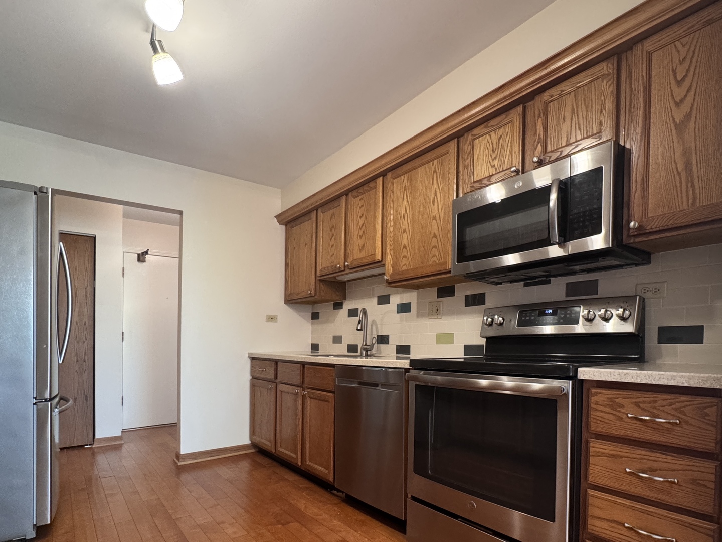 440 Raintree Court, Unit 3G Glen Ellyn, IL 60137 - Photo 5 of 35