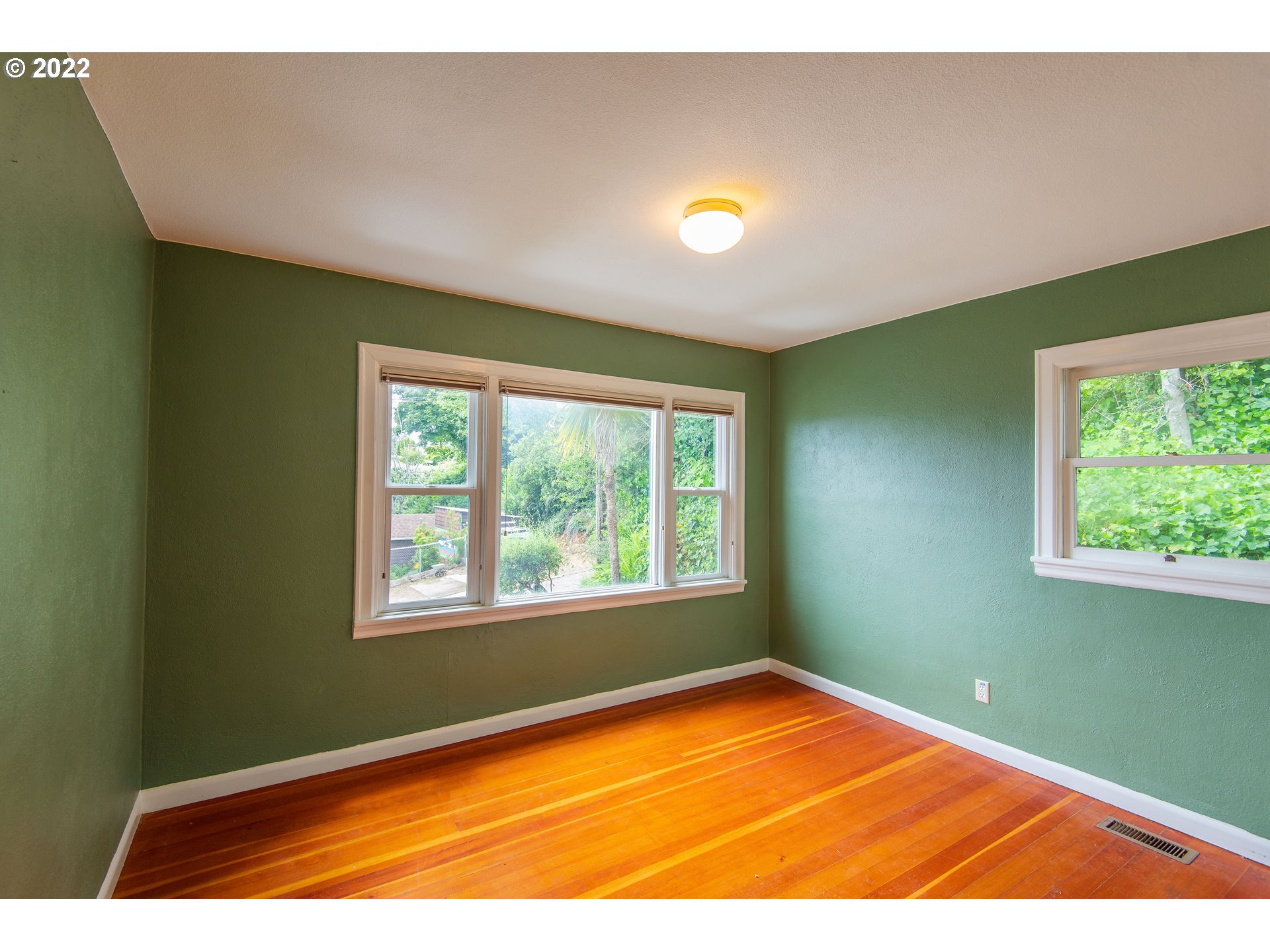 544 Clark Street North Bend, OR 97459 - Photo 12 of 32 a view of empty room with window
