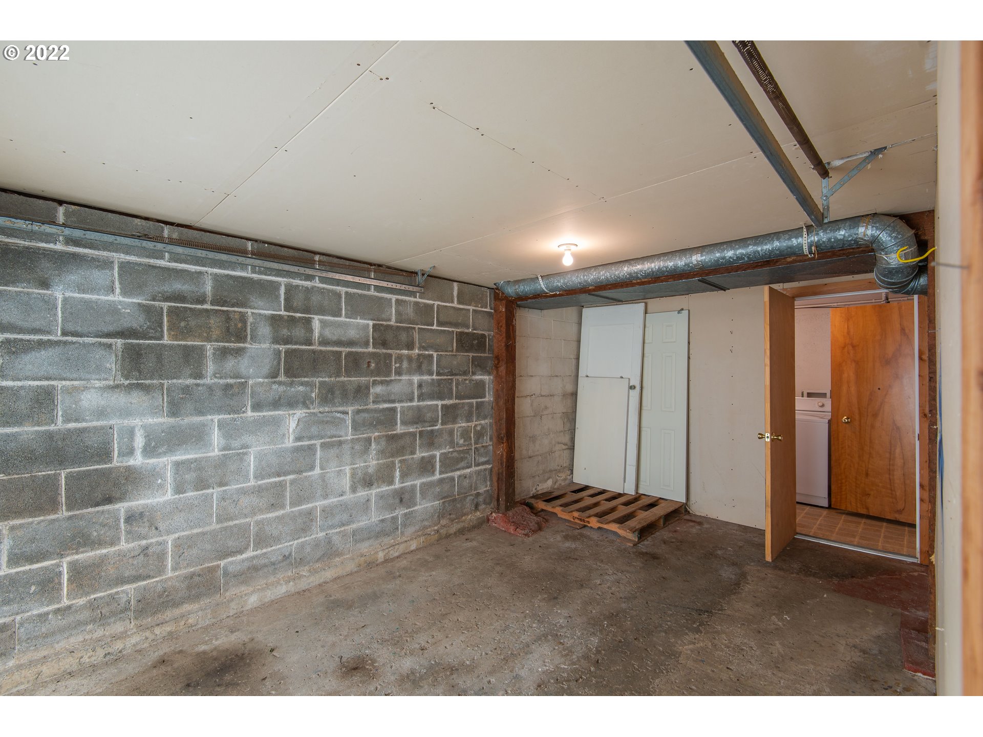 544 Clark Street North Bend, OR 97459 - Photo 27 of 32 a view of an empty room