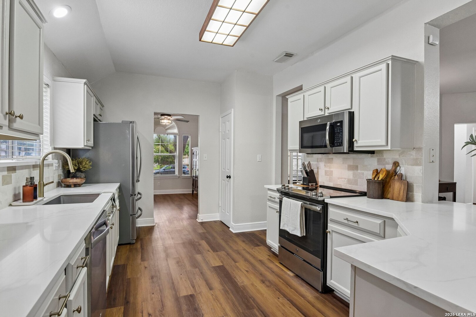8311 Copperglen Converse, TX 78109 - Photo 20 of 48