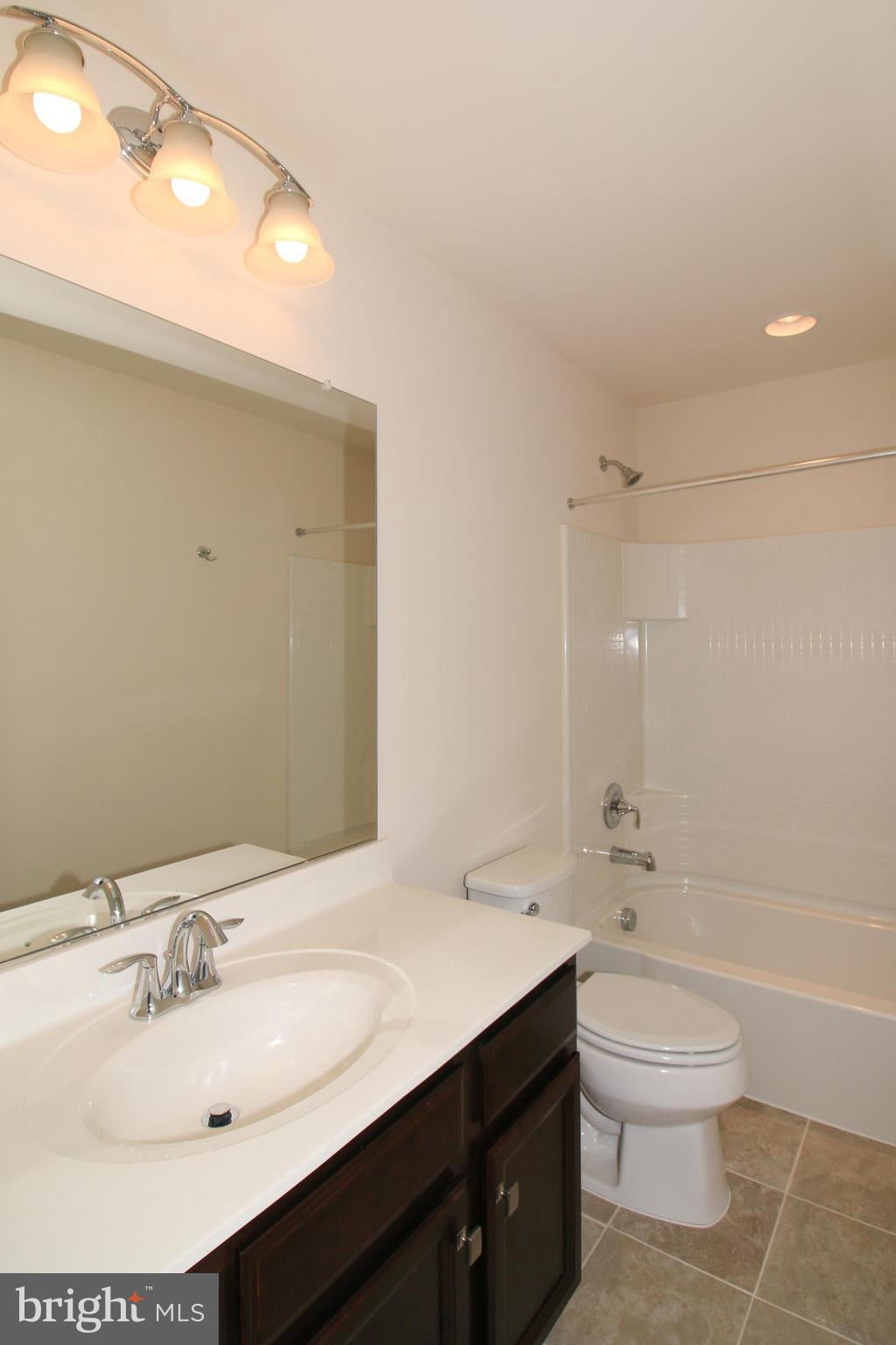 3991 Bradys Hill Road, Unit 9 Triangle, VA 22172 - Photo 22 of 25 Hall Bath