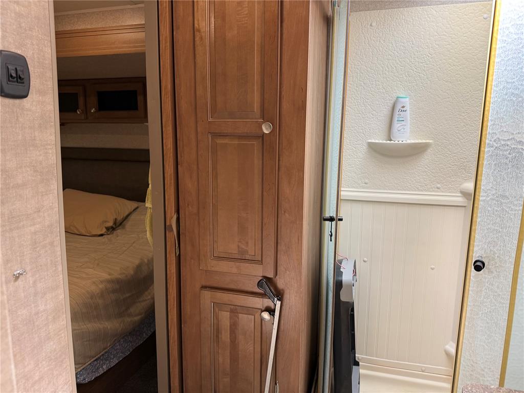 2875 Northeast 102nd Ave Road Silver Springs, FL 34488 - Photo 27 of 68 a bathroom with a bathtub