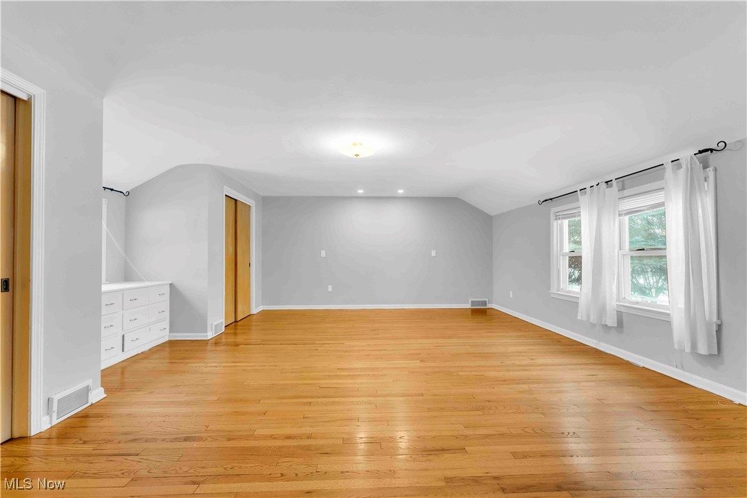 4887 Fairlawn Road Cleveland, OH 44124 - Photo 4 of 35 Gallery Image 4