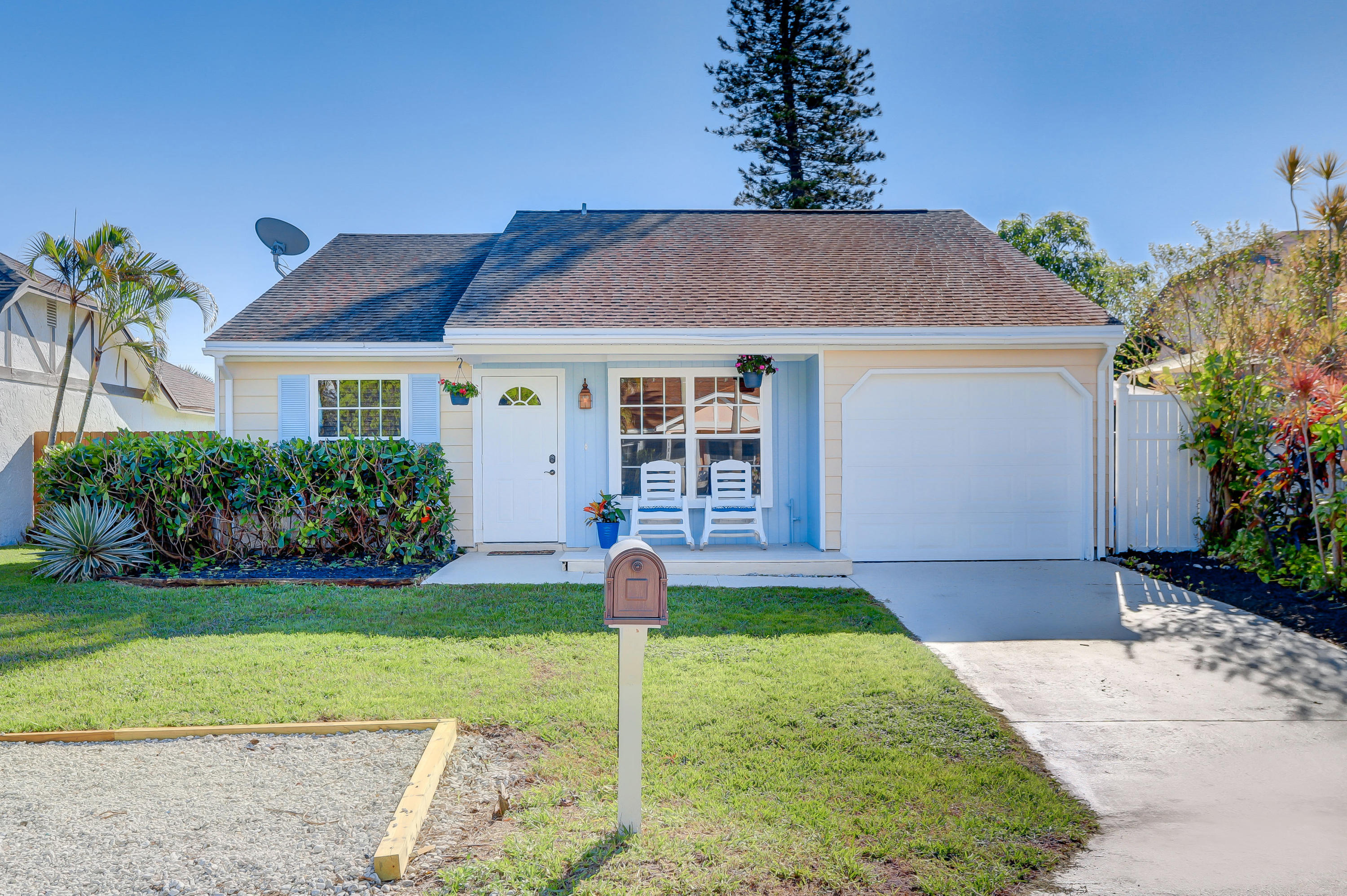 11217 South Terradas Lane Boca Raton, FL 33428 - Photo 4 of 44 IMG_7938_39_40_41_42