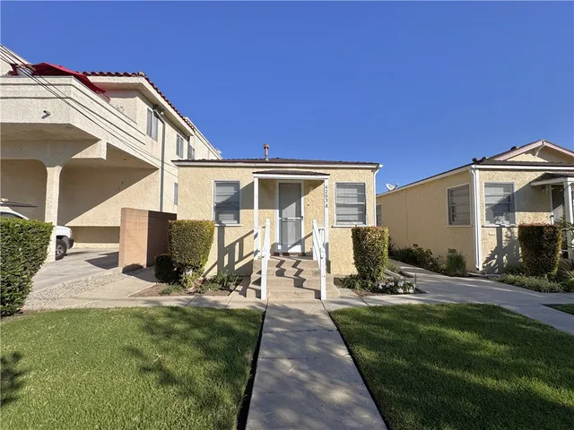 $1,695 | 4263 West Broadway, Unit B, Hawthorne, CA 90250