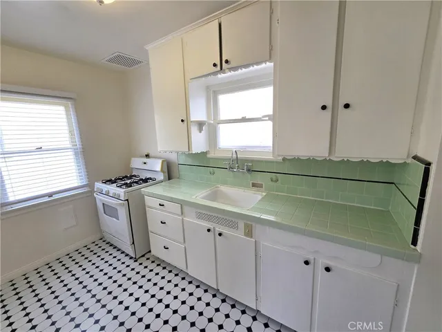 $1,595 | 4263 West Broadway, Unit B, Hawthorne, CA 90250