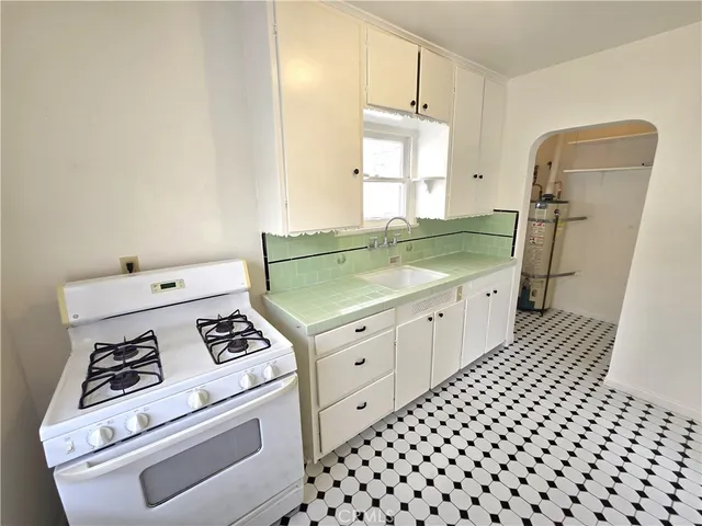 $1,595 | 4263 West Broadway, Unit B, Hawthorne, CA 90250