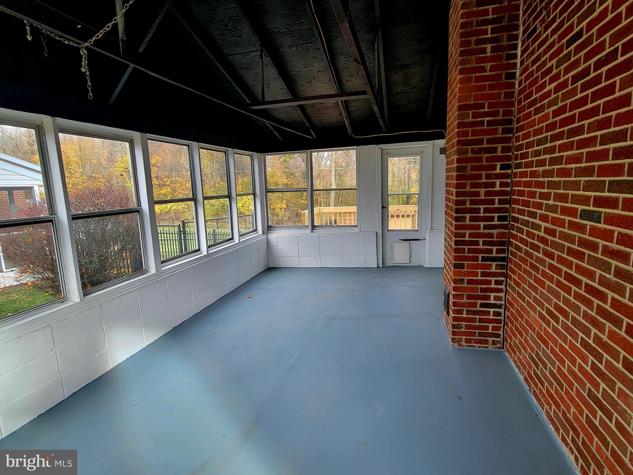 11525 Englewood Road Hagerstown, MD 21740 - Photo 3 of 21 a view of room with window