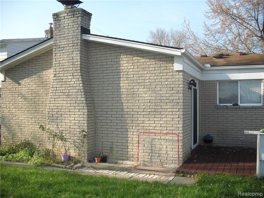 7408 Provincial Road Canton, MI 48187 - Photo 4 of 32
