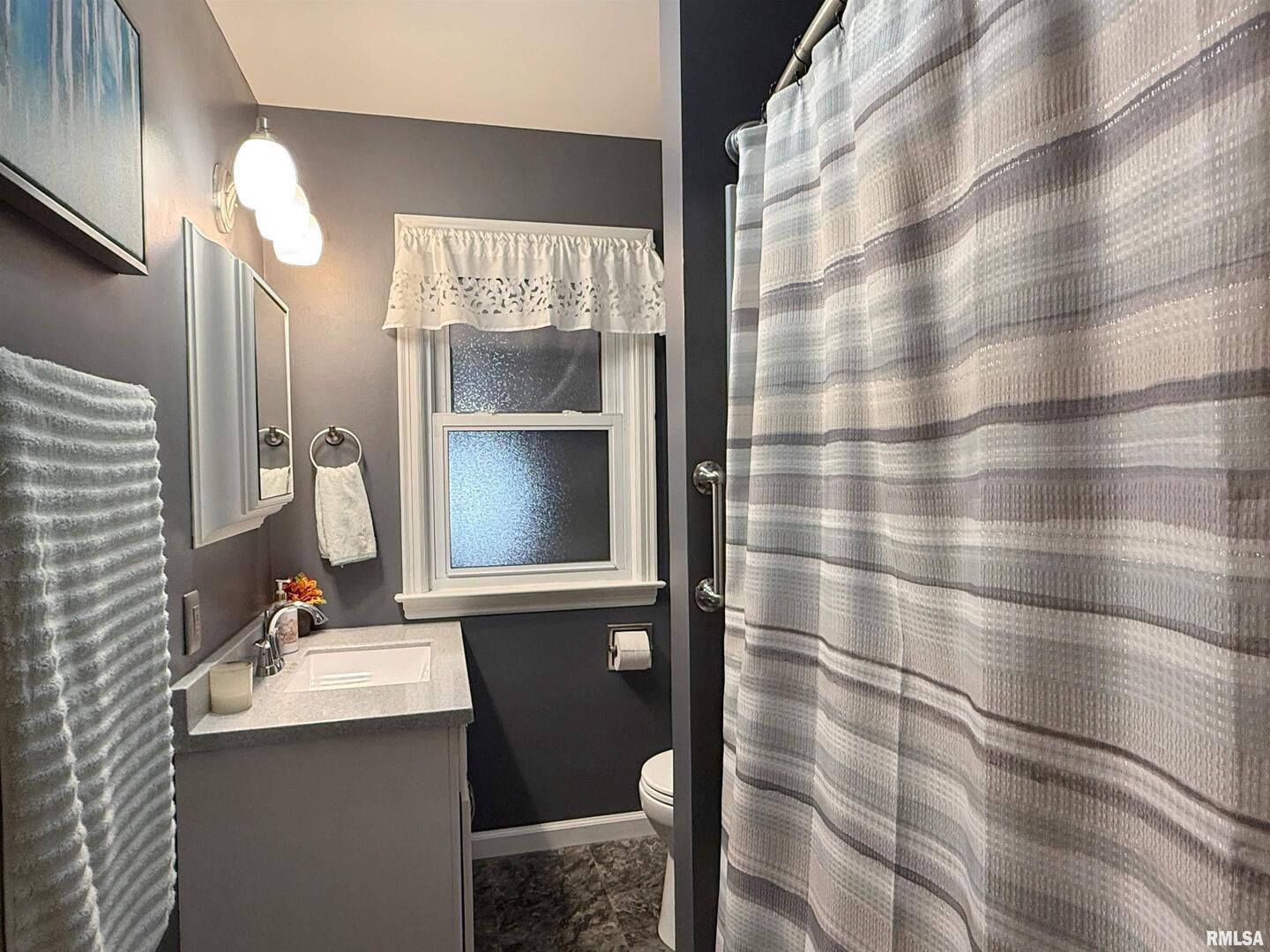 640 32nd Avenue Moline, IL 61265 - Photo 20 of 37 a bathroom with a sink and mirror