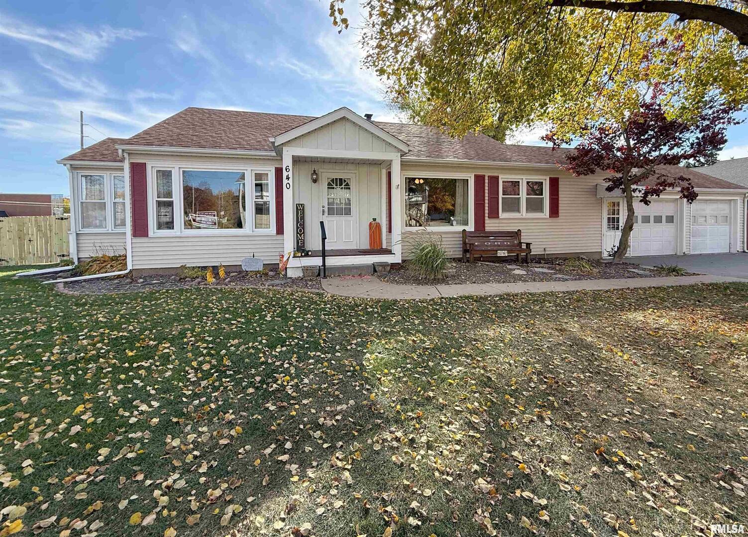 640 32nd Avenue Moline, IL 61265 - Photo 2 of 37 front view of a house with a small yard