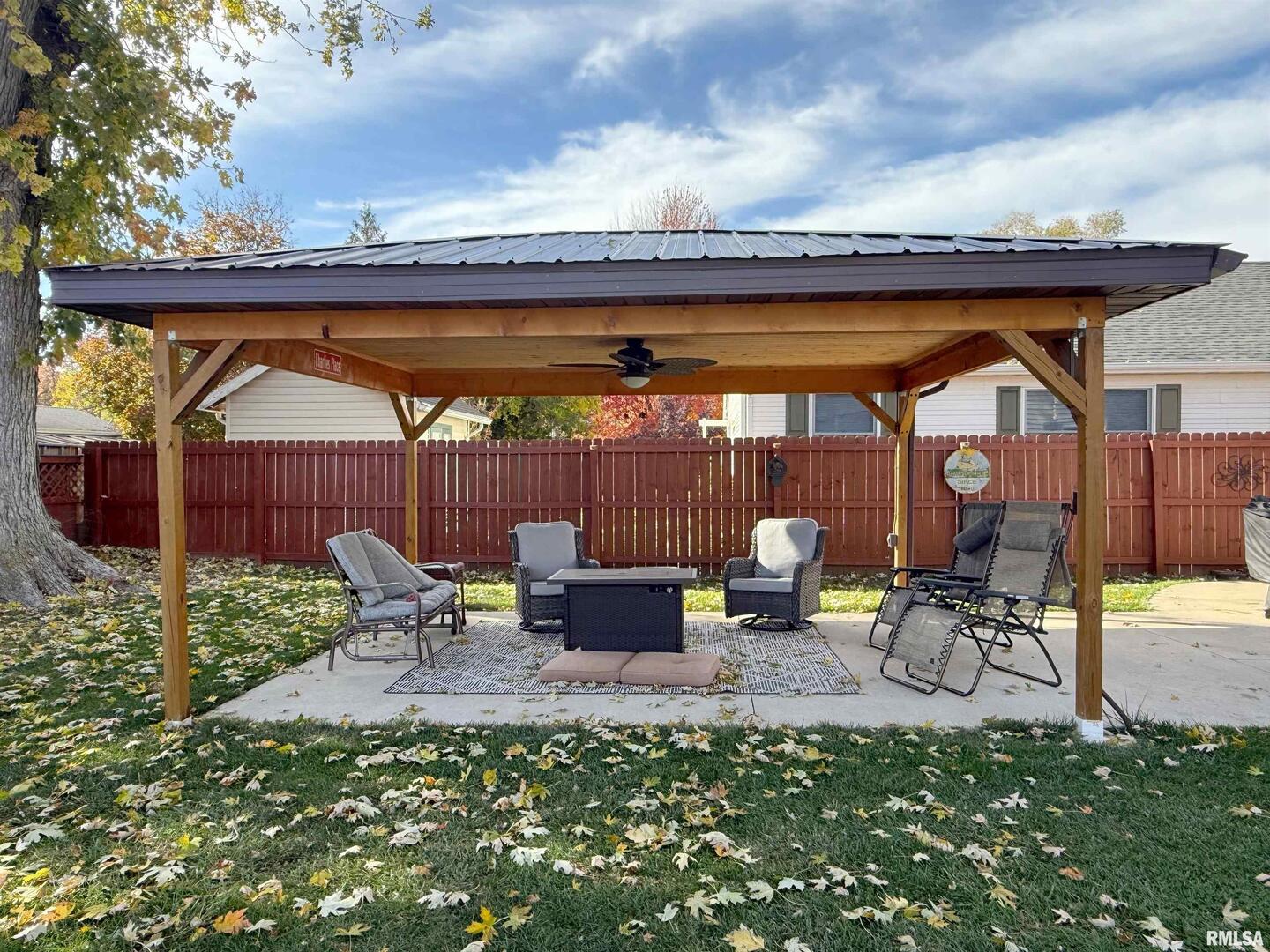 640 32nd Avenue Moline, IL 61265 - Photo 32 of 37 a view of patio with chairs and a table