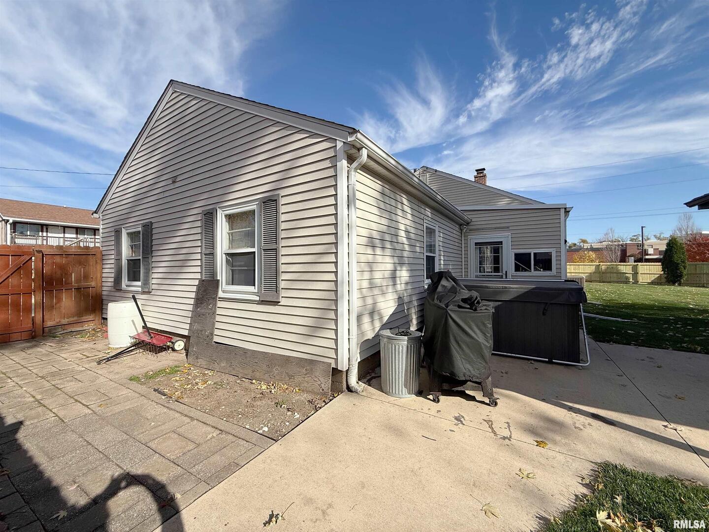 640 32nd Avenue Moline, IL 61265 - Photo 34 of 37 a view of a house with a patio