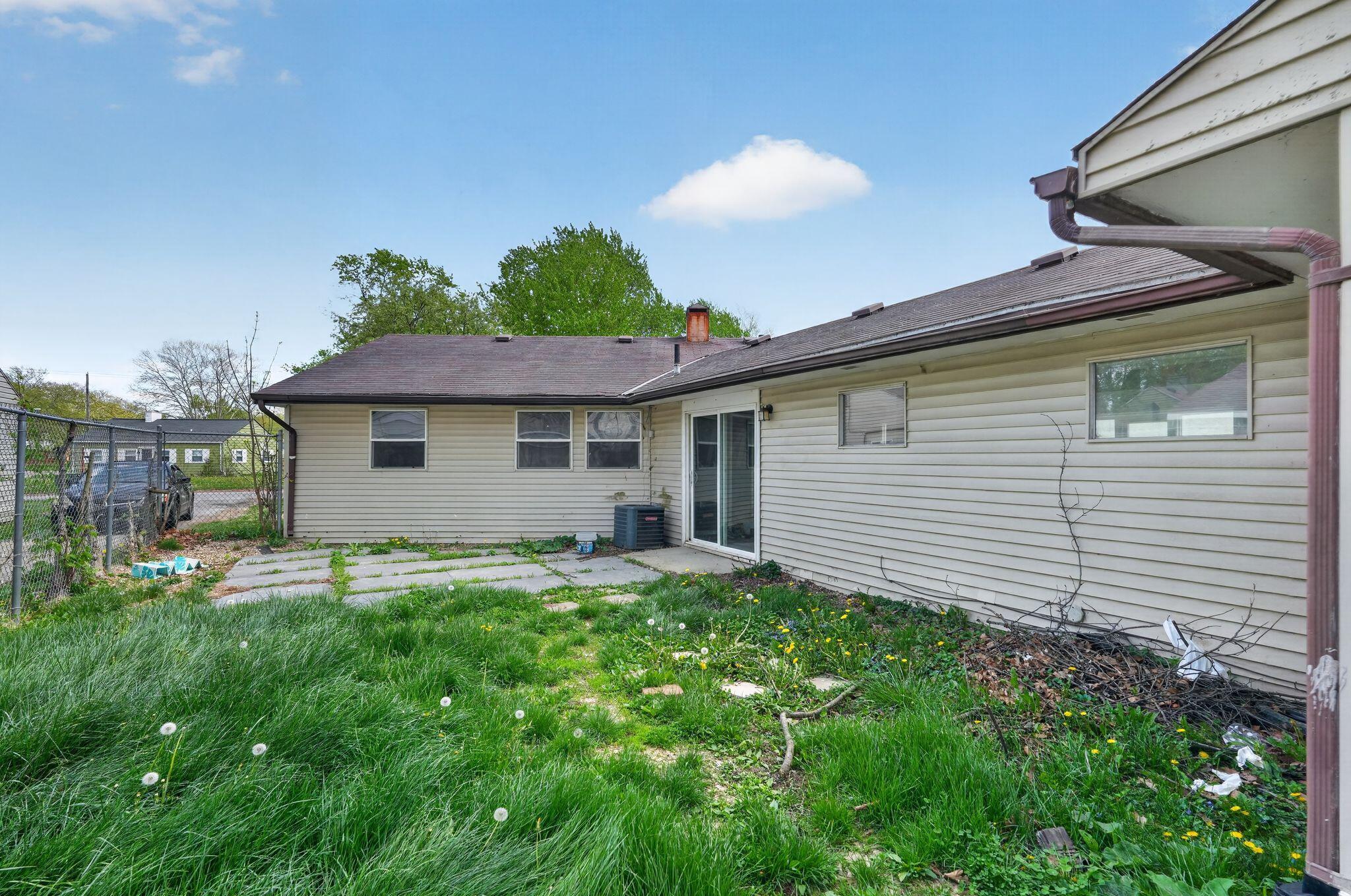 447 South Hampton Road Columbus, OH 43213 - Photo 2 of 31 03_447_S_Hampton_Rd_Columbus_OH_43213-Ex