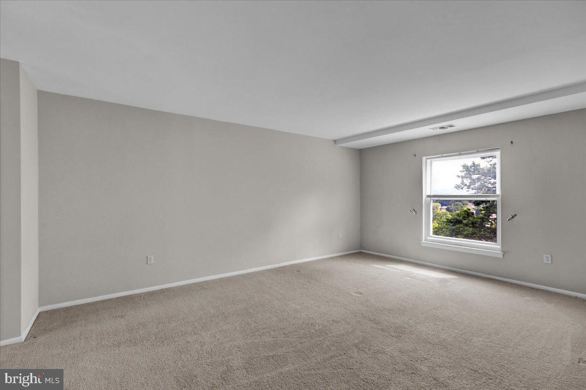 1375 Pershing Boulevard, Unit 508 Reading, PA 19607 - Photo 19 of 37 Primary Bedroom