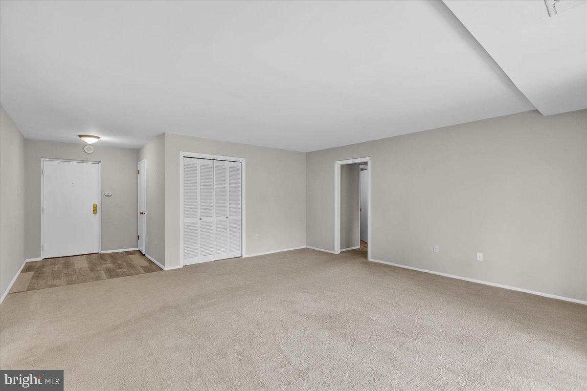 1375 Pershing Boulevard, Unit 508 Reading, PA 19607 - Photo 5 of 37 Pretty foyer entrance